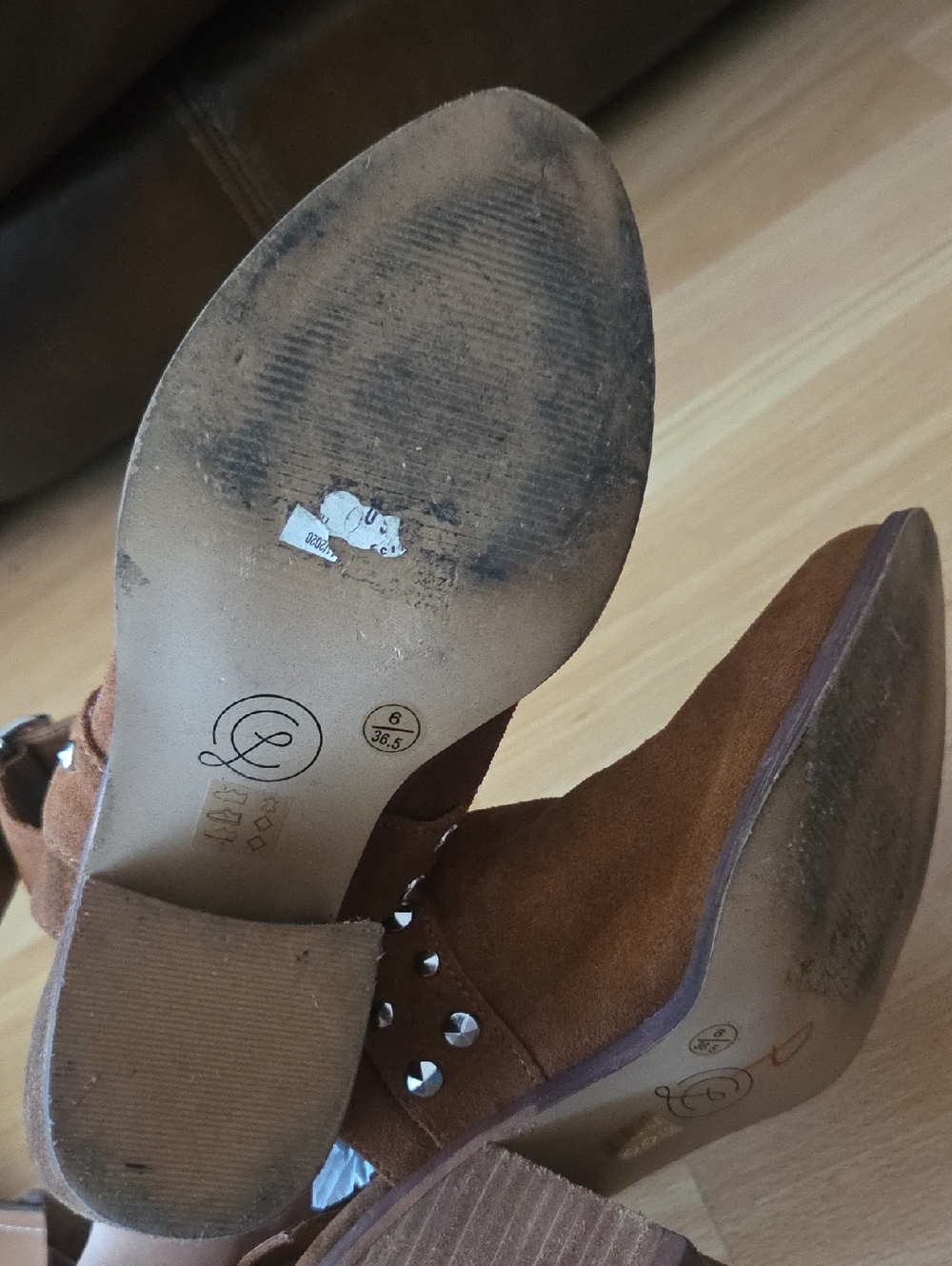 Chinese Laundry Brown Studded Suede Ankle Booties Size 6 Boho Rodeo Western - Picture 7 of 7